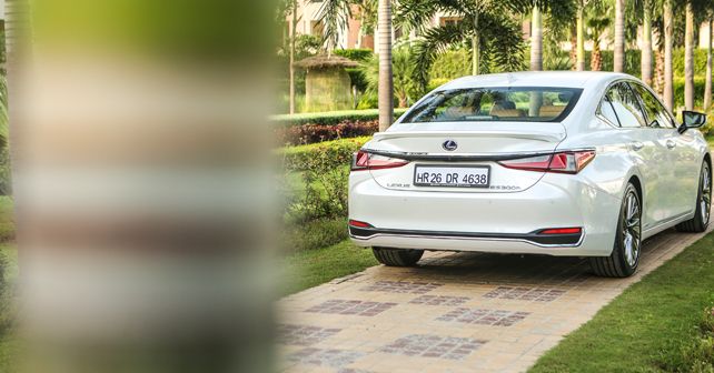 2019 Lexus ES 300h Rear View