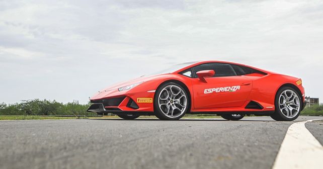 2019 Lamborghini Huracan Evo Front Three Quarter