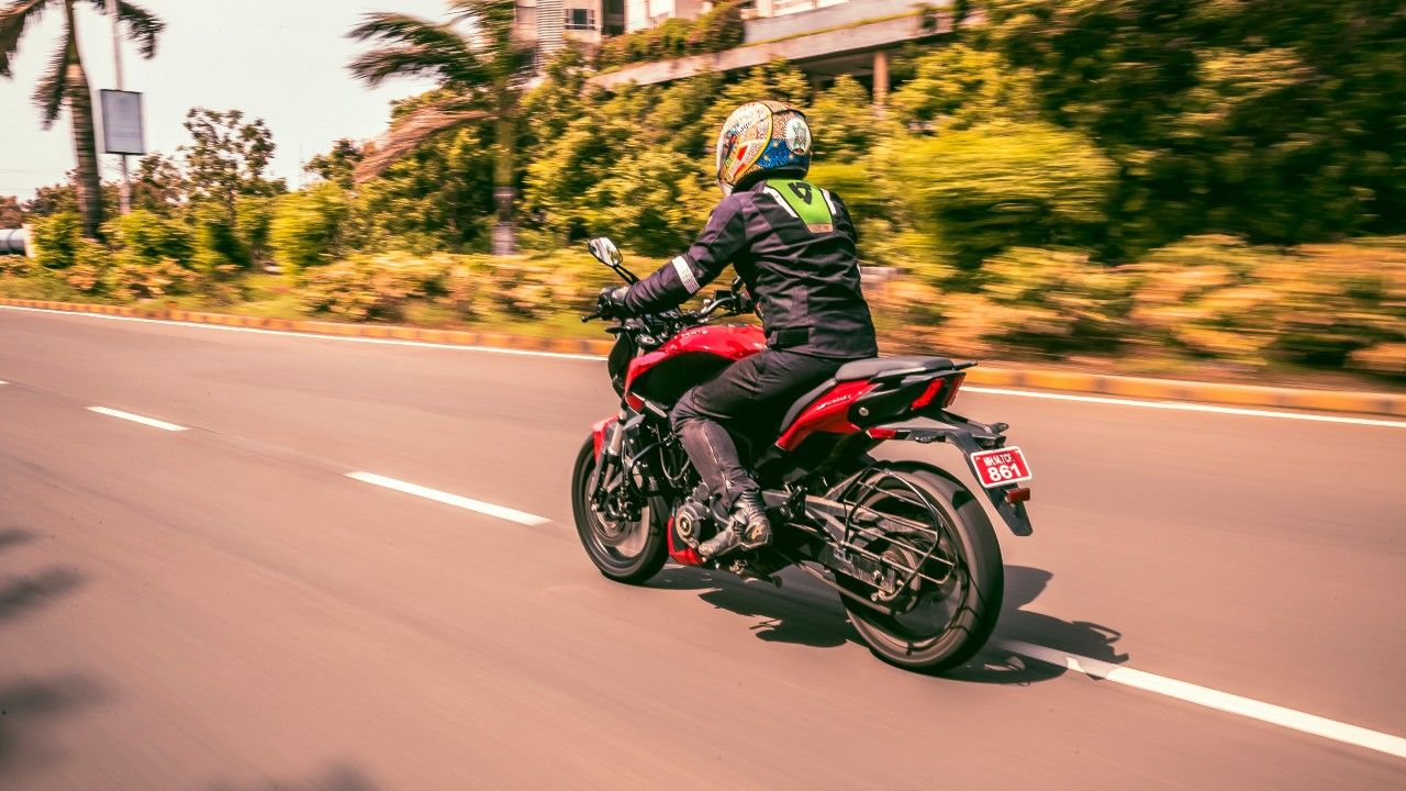 Bajaj Dominar 250 Review In Action Rear