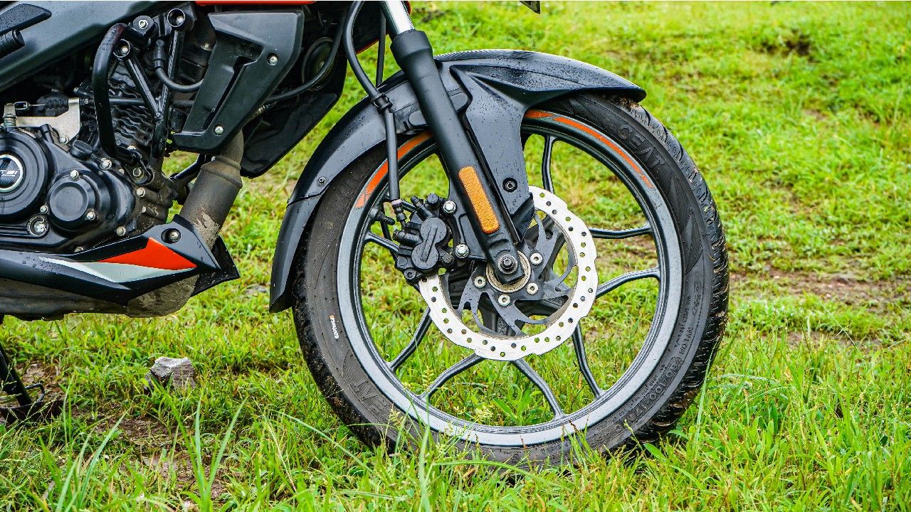 Bajaj Pulsar NS125 Front Disc Brake Setup With CEAT Tyres