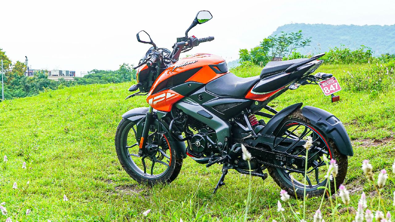 Bajaj Pulsar NS125 Rear Three Quarter Static