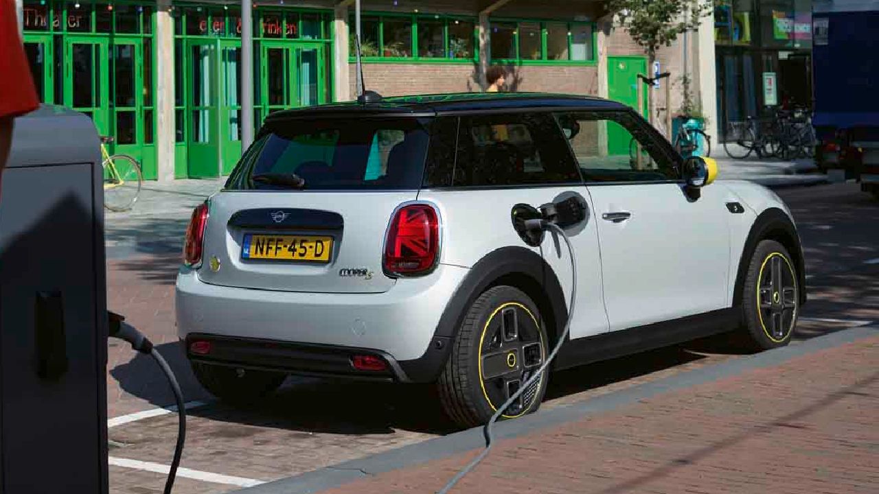 2022 Mini Cooper SE Rear Three Quarter Static