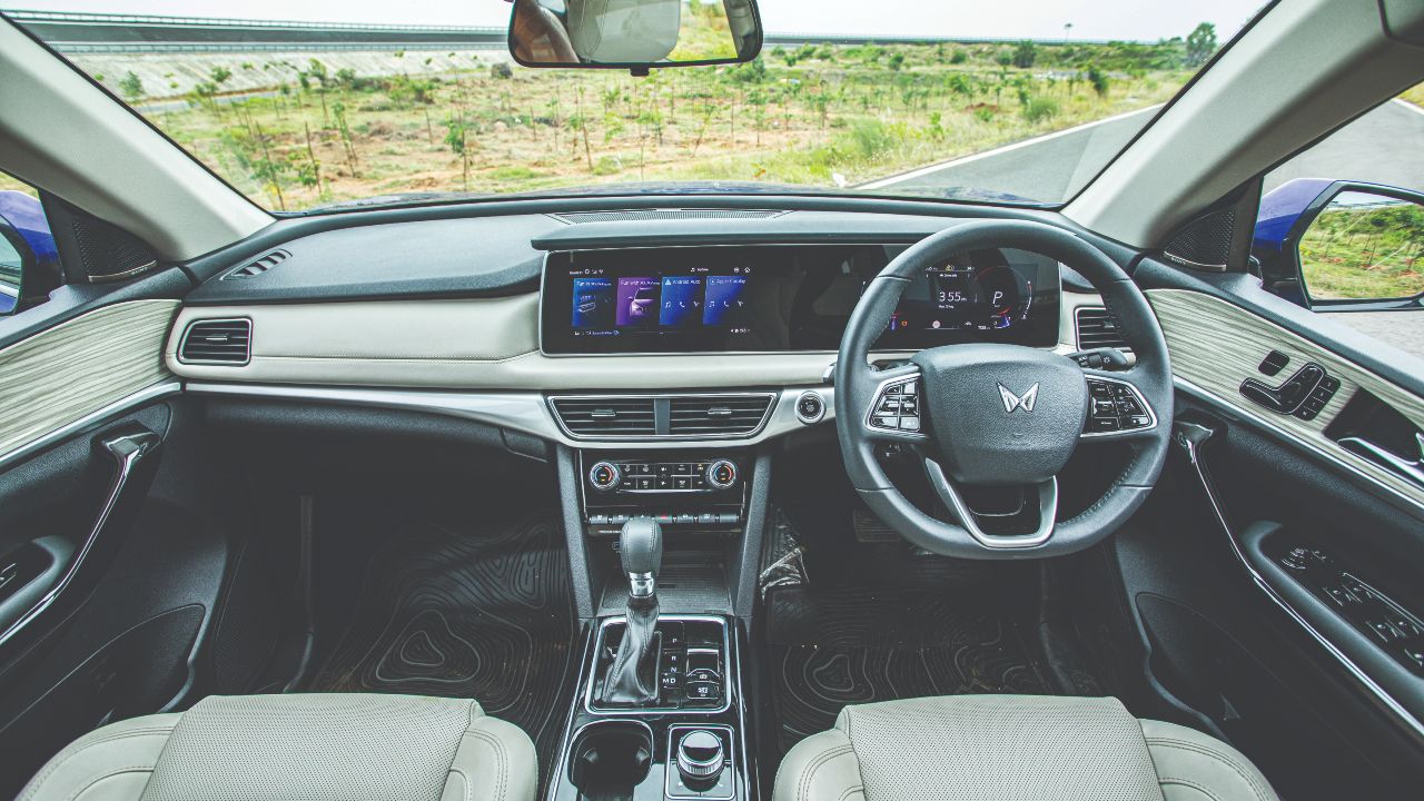 Mahindra XUV700 Dashboard