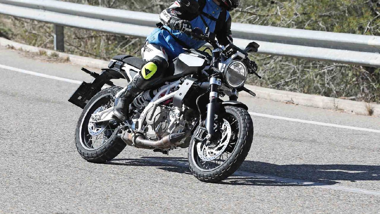 Husqvarna Svartpilen 401 New Gen Spy Shot 2