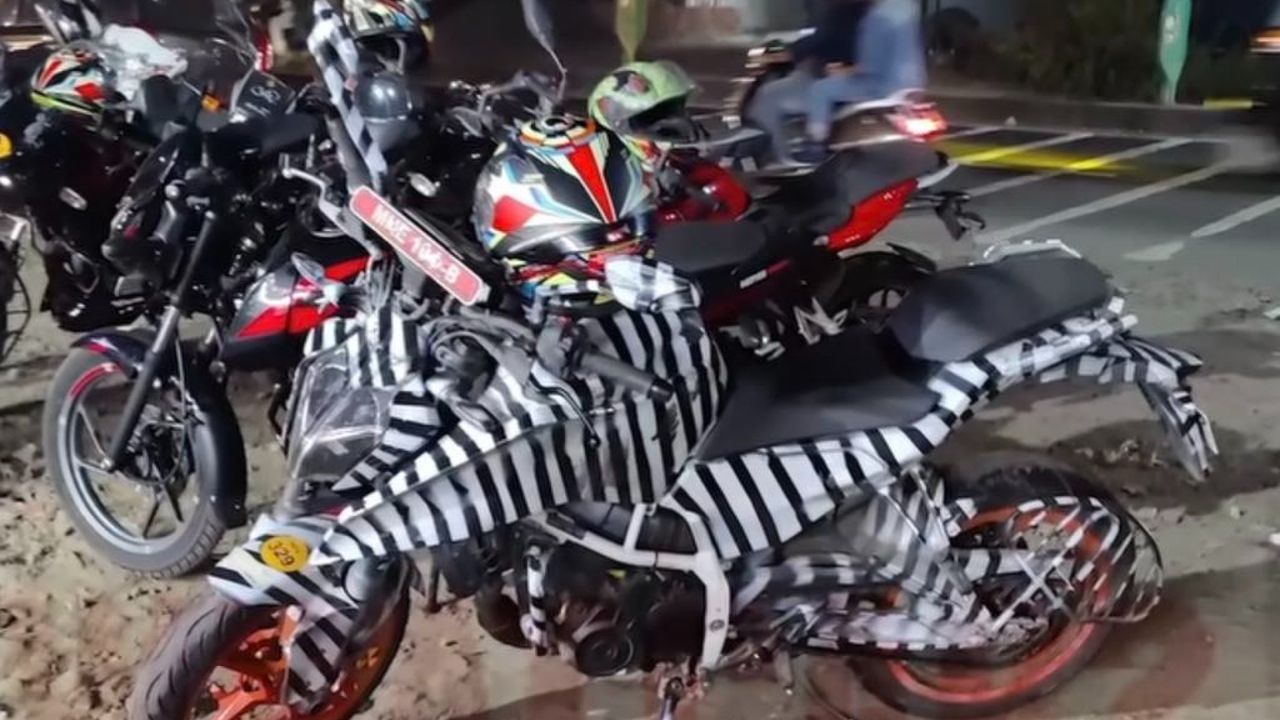 2023 KTM Duke 390 Spied