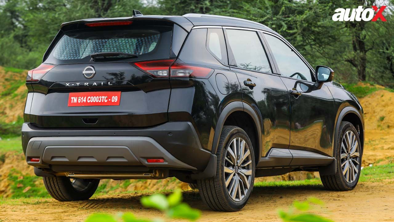 Nissan X Trail Rear and Side View