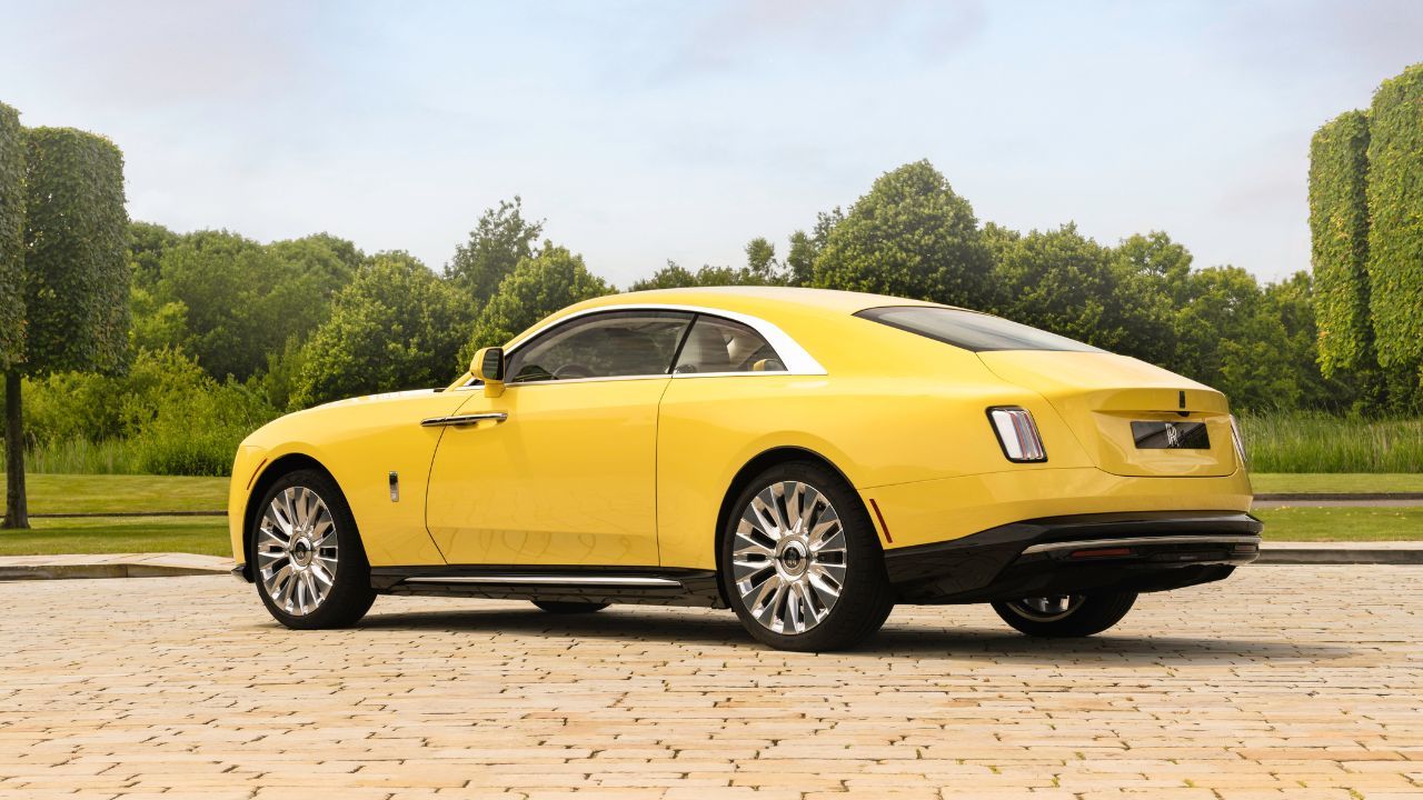 Rolls Royce Spectre Semaphore