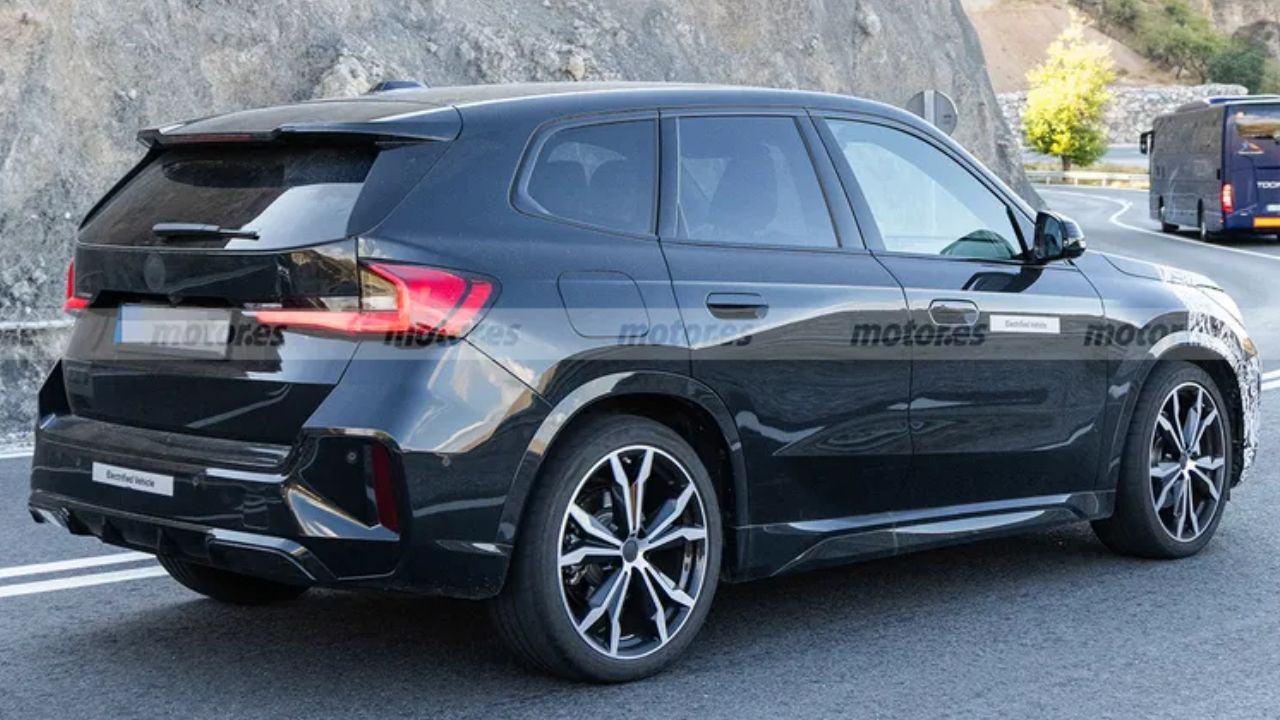 BMW IX1 Facelift Rear and Side Profile