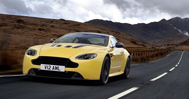 Aston Martin unveils their fastest convertible: V12 Vantage S Roadster