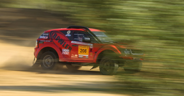 Bowler Bite - A deadly duo of Land Rover powered Bowlers - autoX