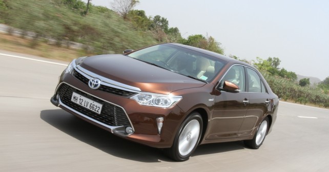 Toyota Camry Hybrid Review, First Drive