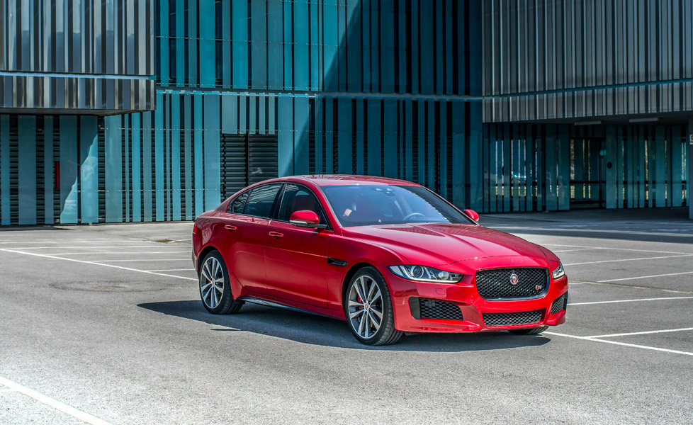 Jaguar XE 20d and 25t Image Gallery