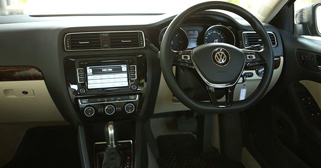 Volkswagen Jetta Photos Gallery