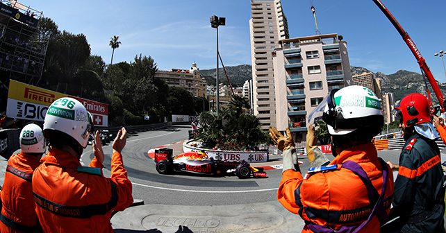 F1 2016: Ricciardo steals pole from Mercedes at Monaco