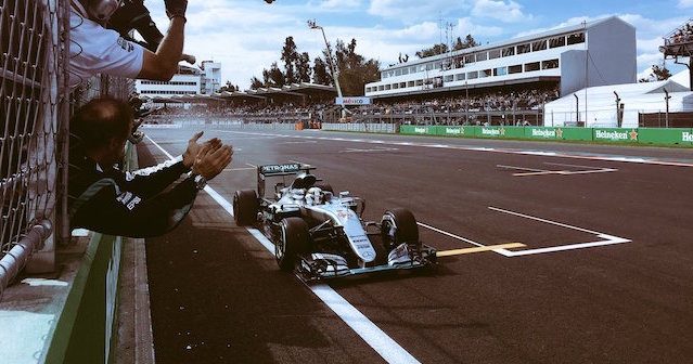 F1 2016: Hamilton wins Mexico Grand Prix ahead of Rosberg, hard and chaotic battle for third
