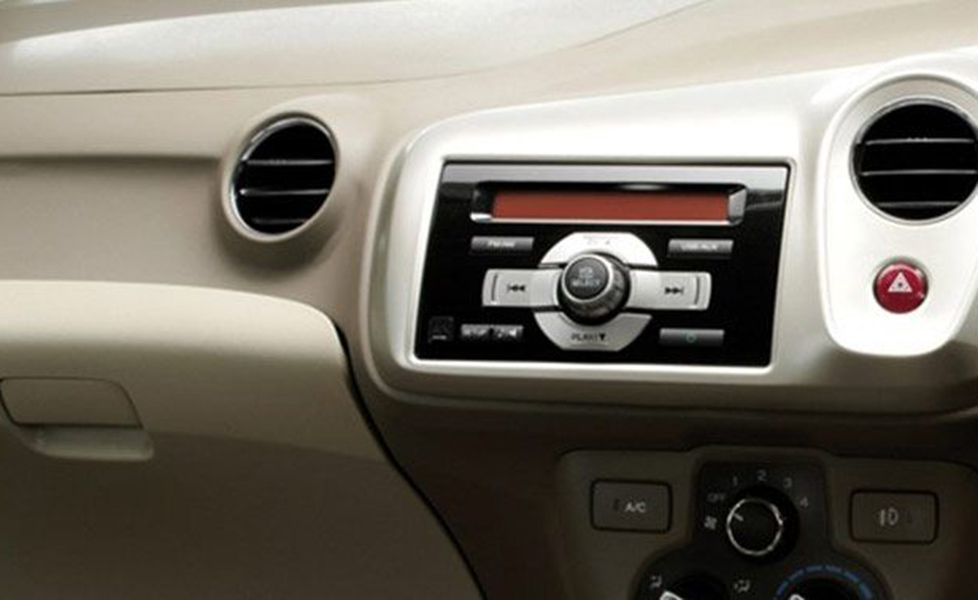Honda brio image navigation or infotainment mid closeup 112