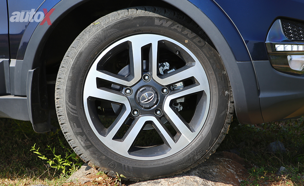 Tata Hexa image Wheel Rim Tyre