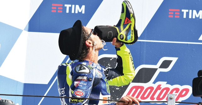 Rossi keeps his MotoGP title chances alive