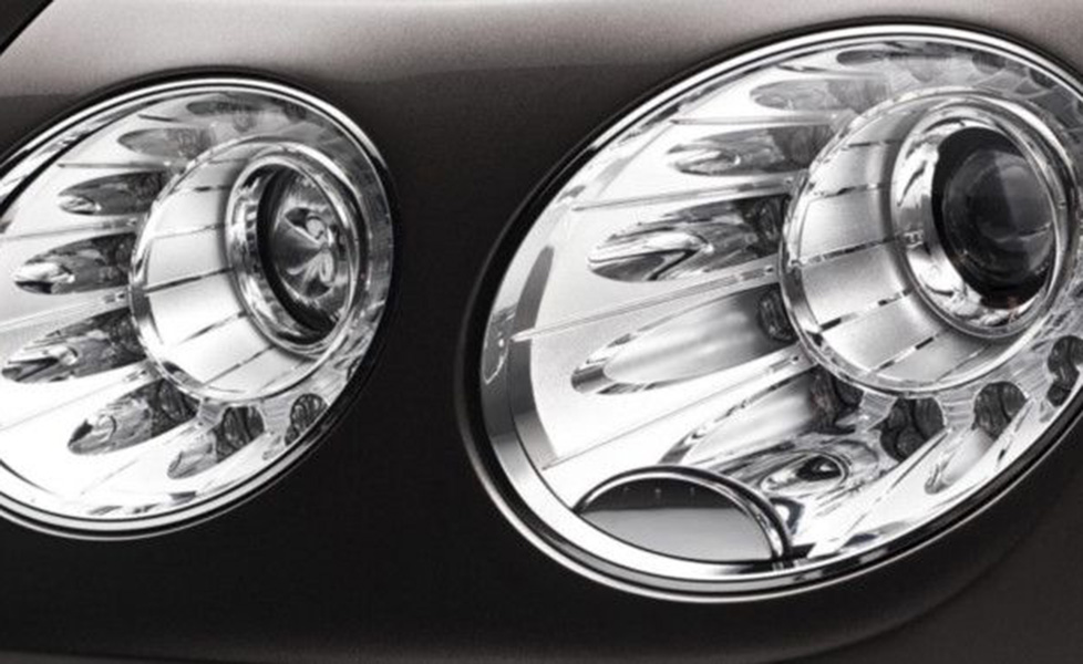 Bentley Continental Flying Spur Exterior photo headlight 043