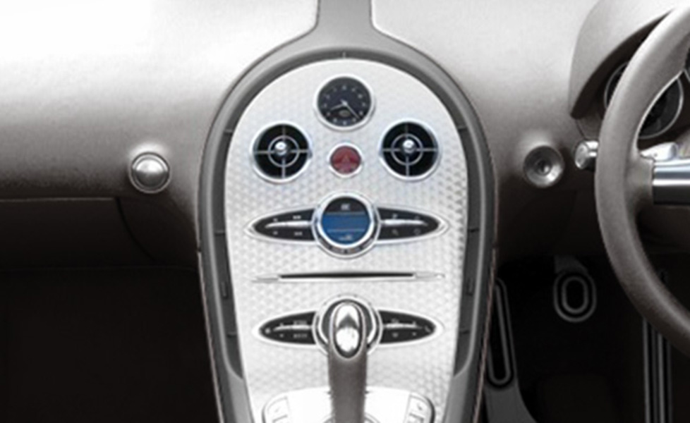 Bugatti Veyron interior photo center console 055