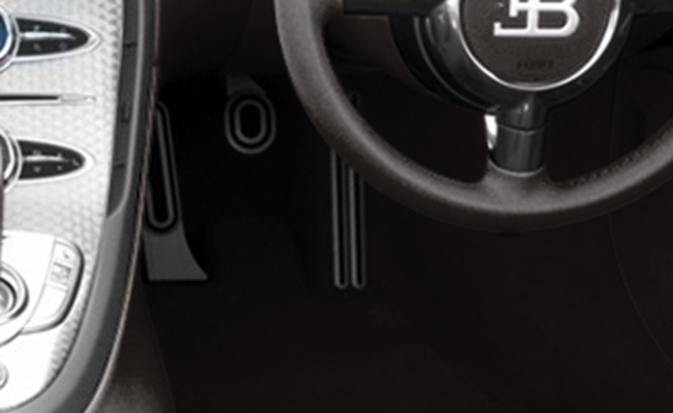 Bugatti Veyron interior photo pedals 082