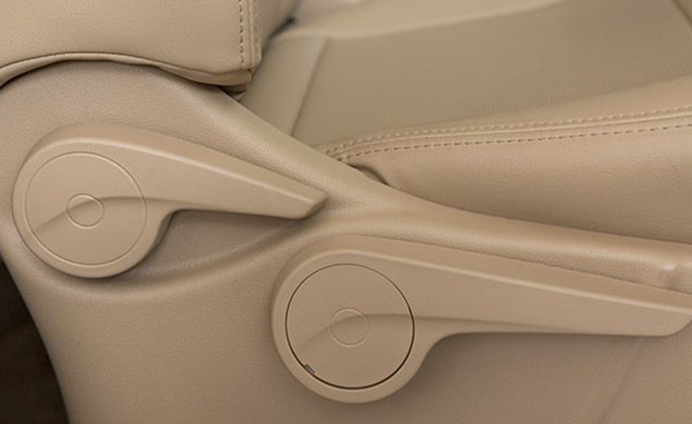 Chevrolet Enjoy Interior photo seat adjustments control 065