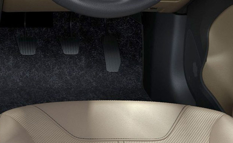 Chevrolet Sail Hatchback Interior photo pedals 082
