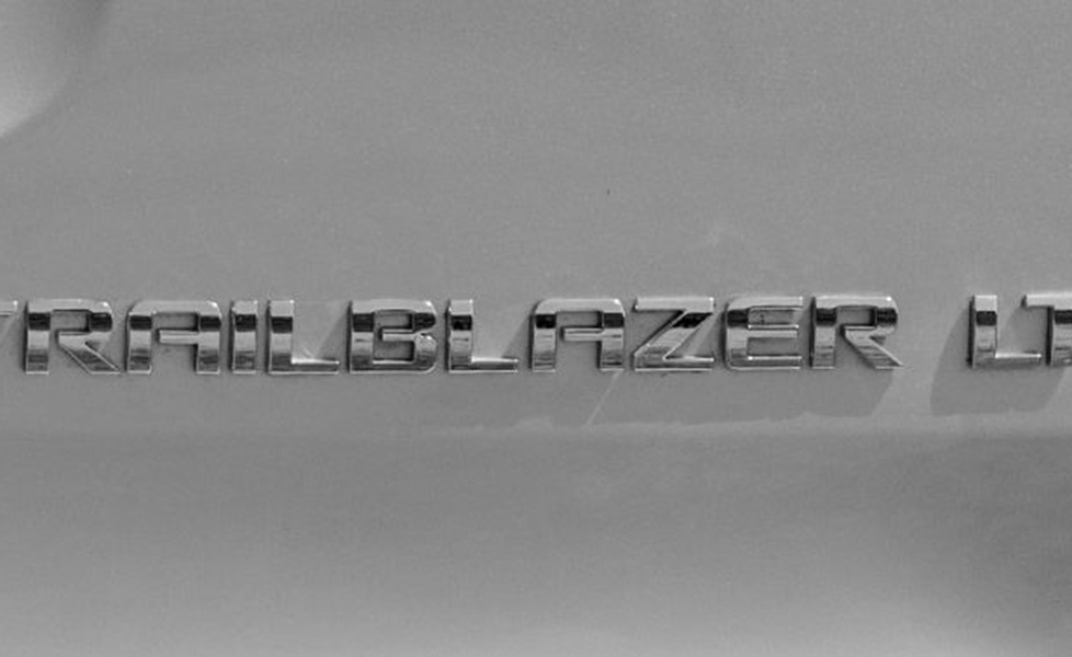 Chevrolet Trailblazer Exterior photo tail gate logo 099