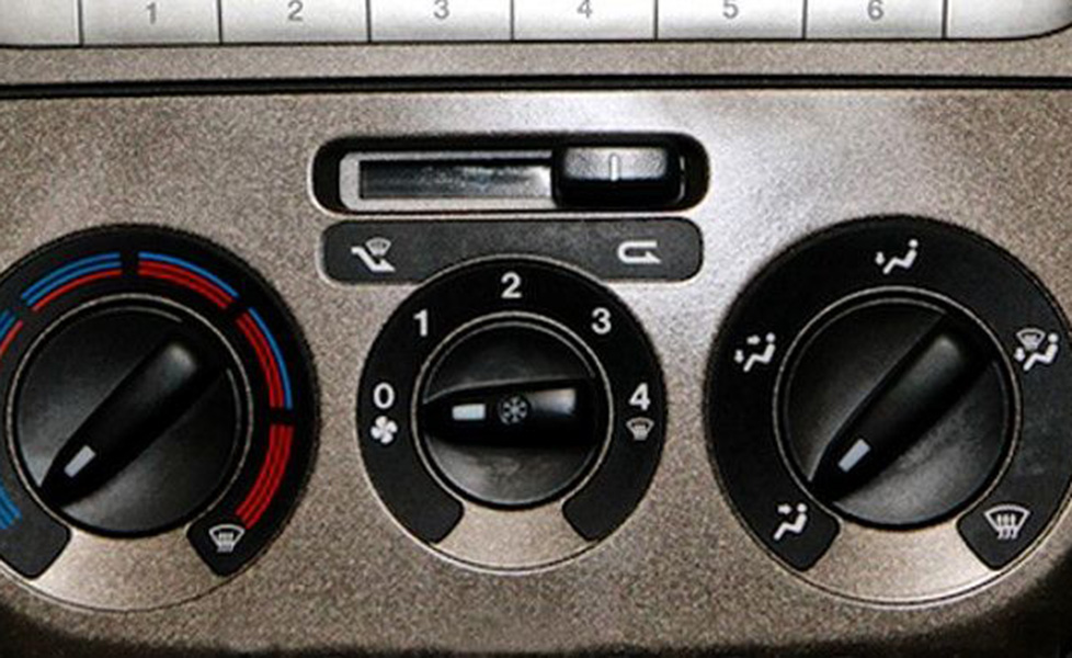 Fiat Linea Classic Interior photo navigation or infotainment mid closeup 112