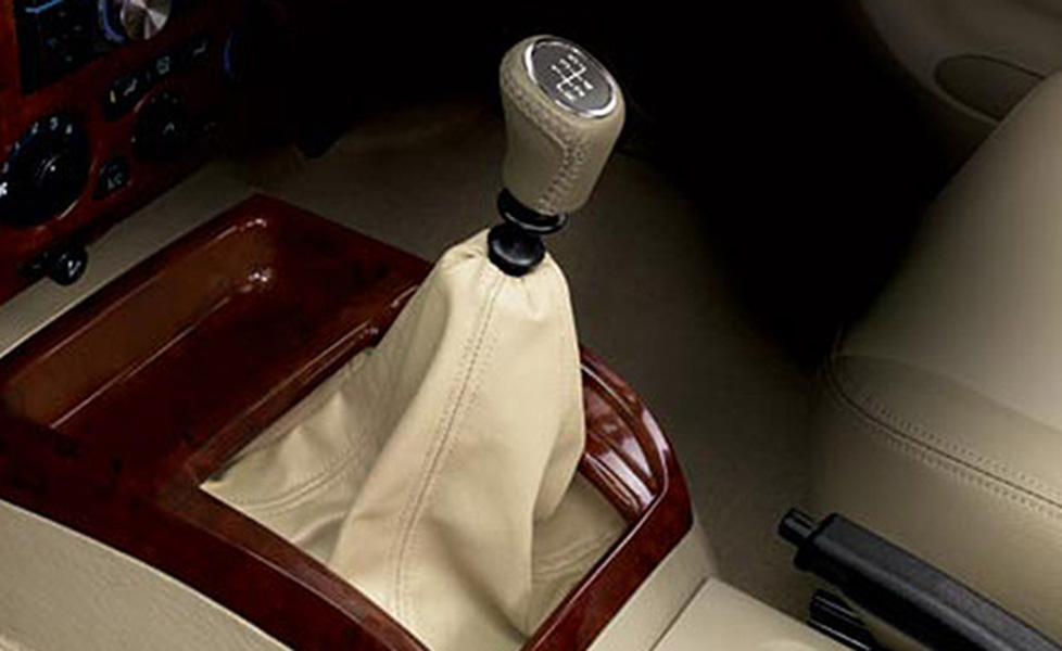 Force Motors Force One interior Photo gear shifter 087