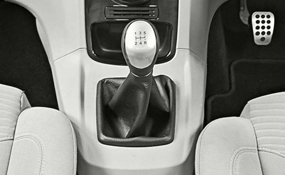 Ford Fiesta Interior Photo gear shifter 087