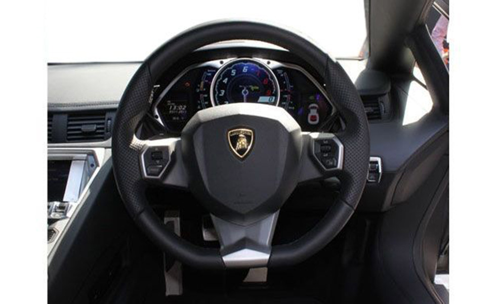 Lamborghini Aventador Interior photo steering wheel 054