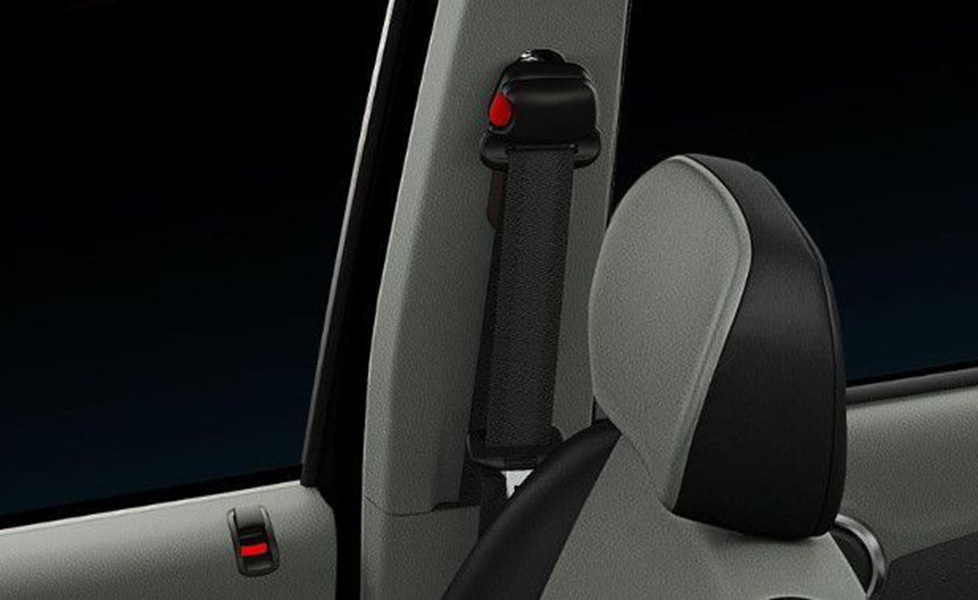Mahindra NuvoSport Interior Photo seat belt 095