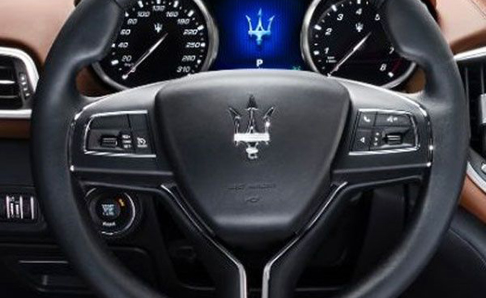 Maserati Ghibli Interior photo 640x4800