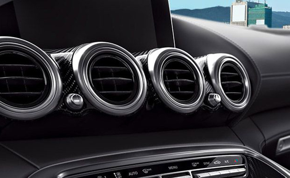 Mercedes Benz AMG GT interior photo front air vents 144