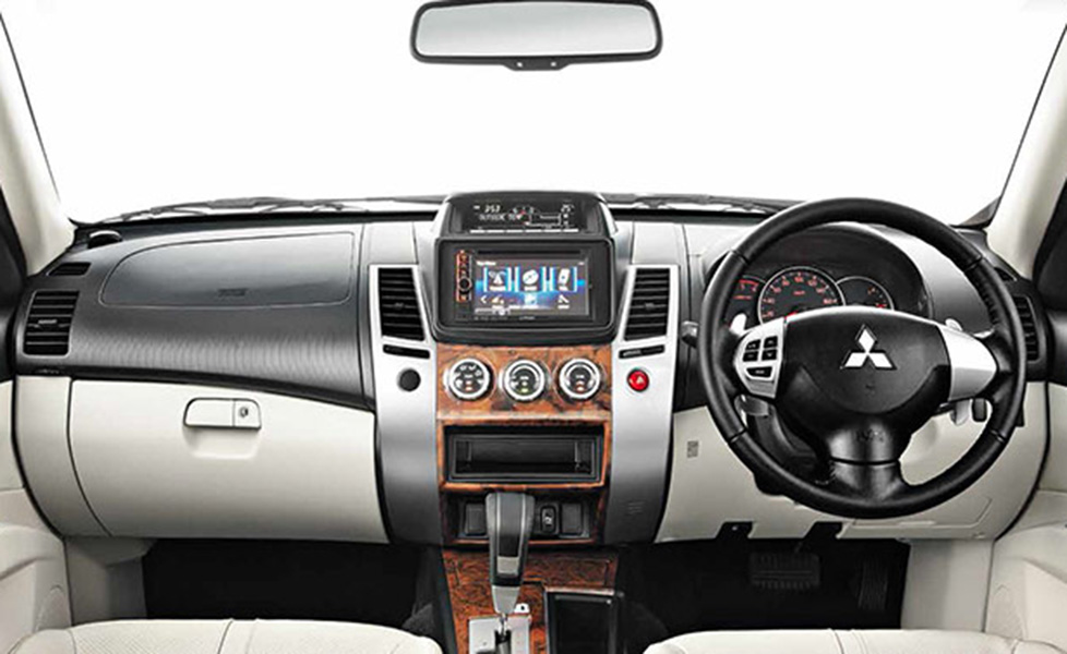 Mitsubishi Pajero Sport Interior photo dashboard 059