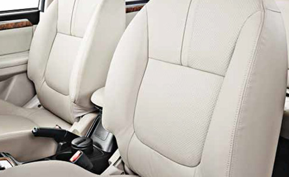 Mitsubishi Pajero Sport Interior photo door view of driver seat 051