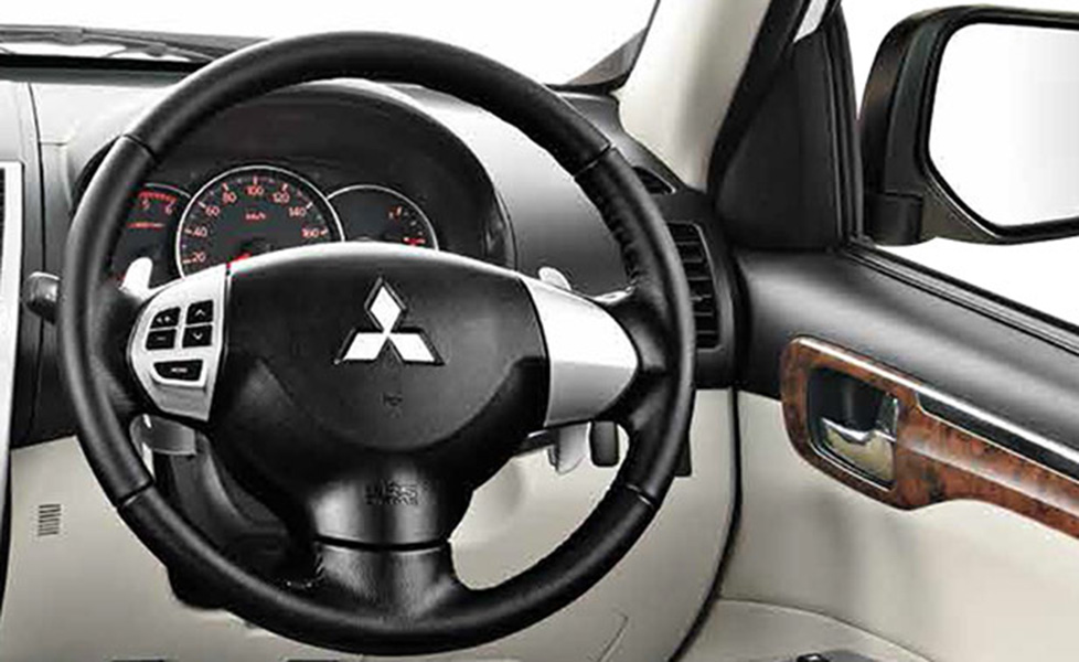 Mitsubishi Pajero Sport Interior photo steering wheel 054