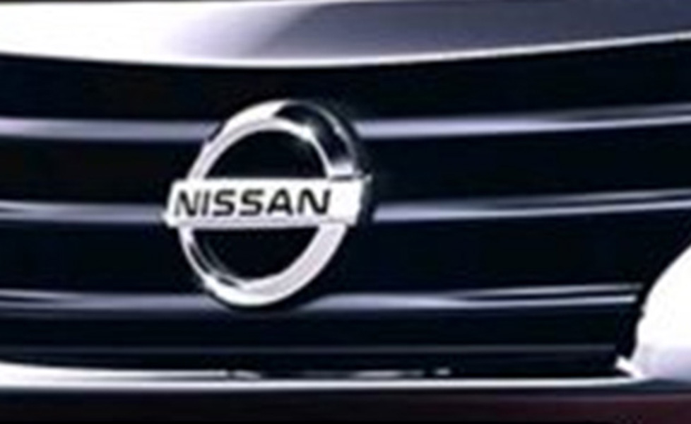 Nissan Sunny exterior photo front grill logo 098