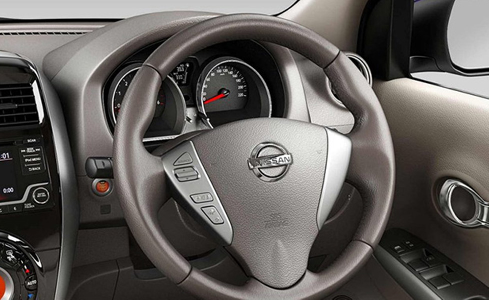 Nissan Sunny interior photo steering wheel 054