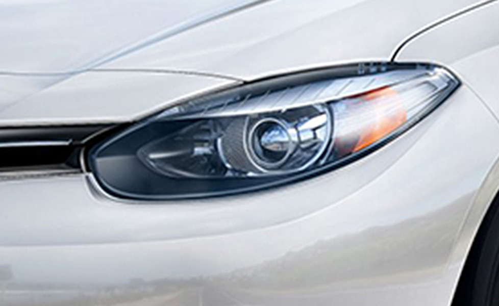 Renault Fluence Exterior Photo headlight 043