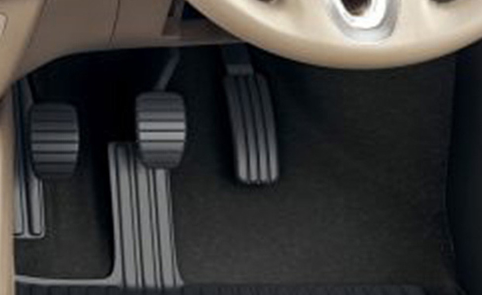 Renault Fluence Interior Photo pedals 082