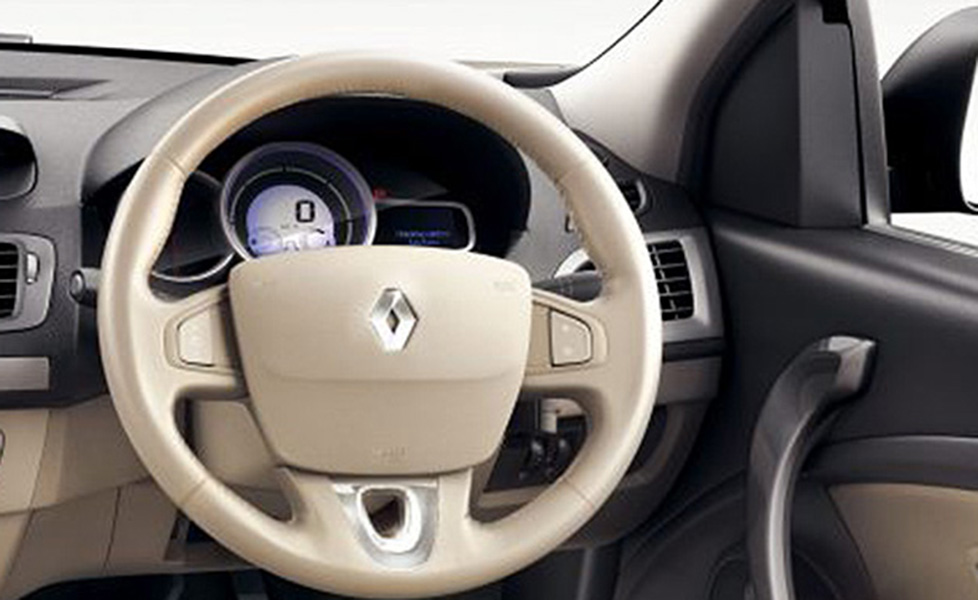 Renault Fluence Interior Photo steering wheel 054