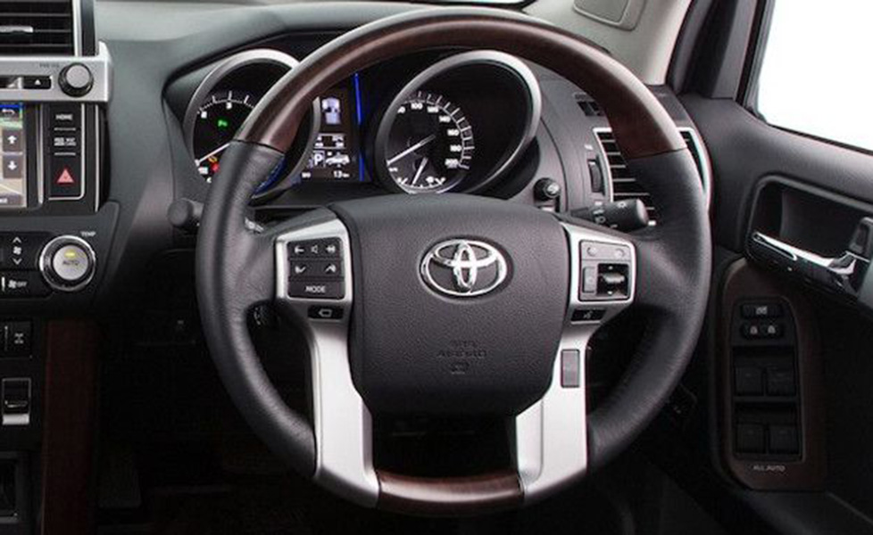 Toyota Land Cruiser Prado Interior Photo steering wheel 054