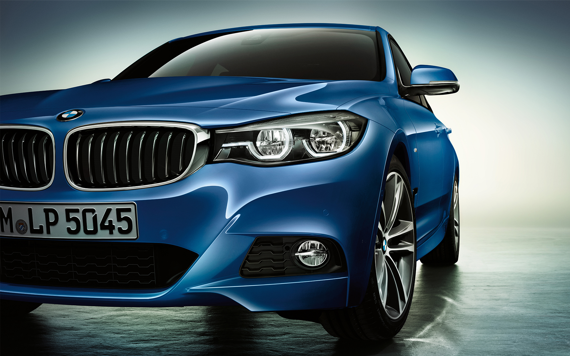 bmw 3 series gran turismo image front right view 2
