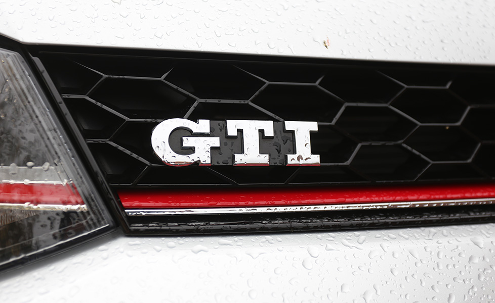 volkswagen gti image  front grill logo