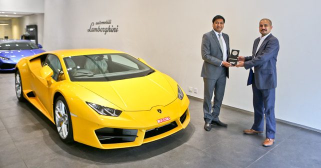 Sharad Agarwal, Head, Lamborghini India, accepts the award for the Huracan LP610-4.
