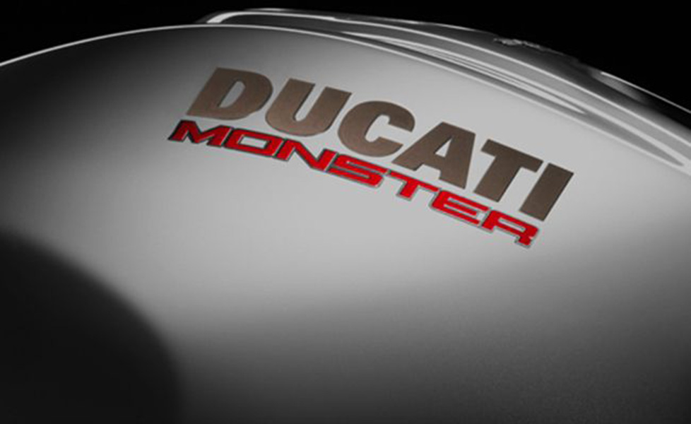 Ducati monster 821 image 12