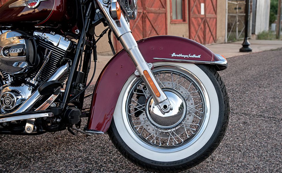 Harley Davidson Heritage Softail Classic Photo1