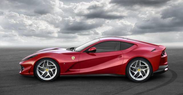 2018 Ferrari 812 Superfast revealed